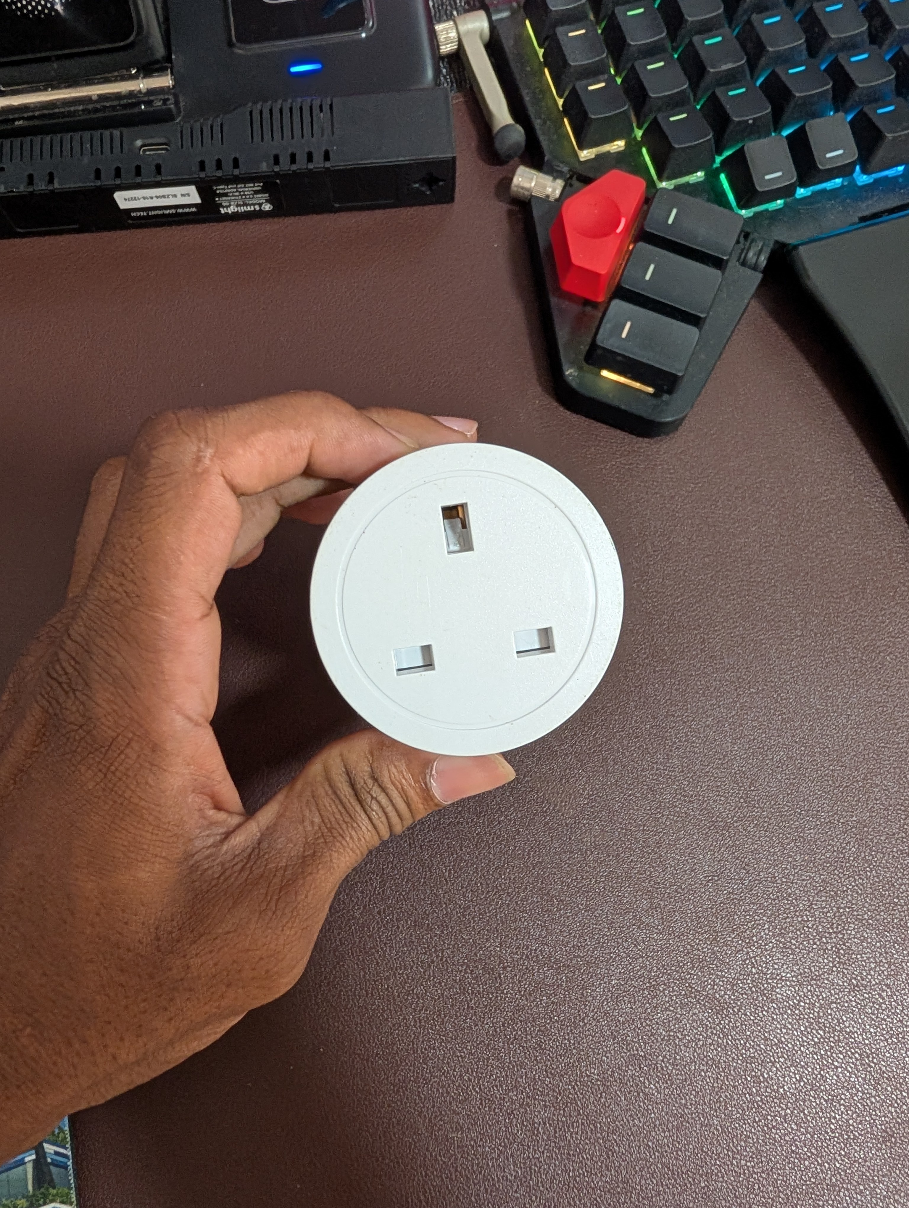 zigbee smart plug - front socket